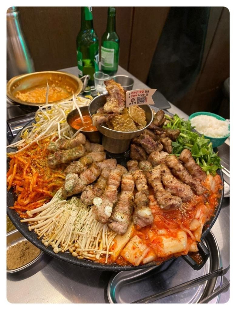 돼통령 용인동백점 초벌구이 메인 플레이트 전체 모습