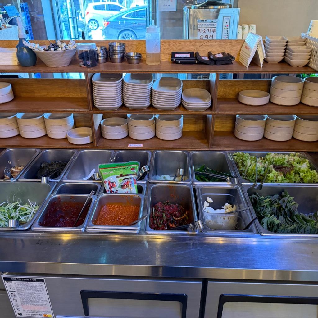 해남묵은지소금구이 셀프바 쌈채소 소스 미숫가루 슬러시