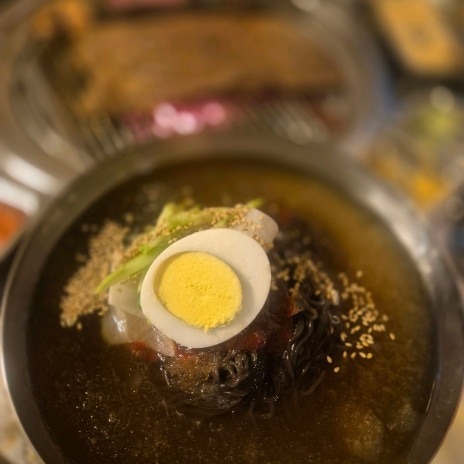 돼통령 삼겹살 초벌 전 생고기 세팅 모습